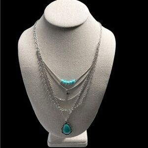 MUlTI-STRAND STATEMENT NECKLACE